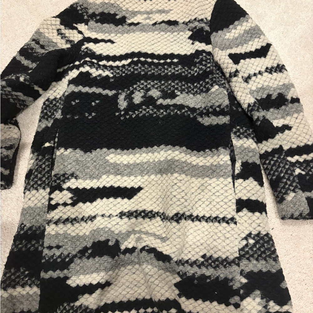 Black And Gray Patterned Jacket - image 5